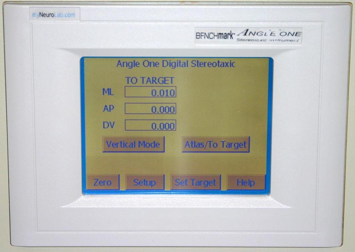 LEICA BENCHMARK HARVARD ANGLE ONE DIGITAL INSTRUMENT WITH ANESTHESIA MASK