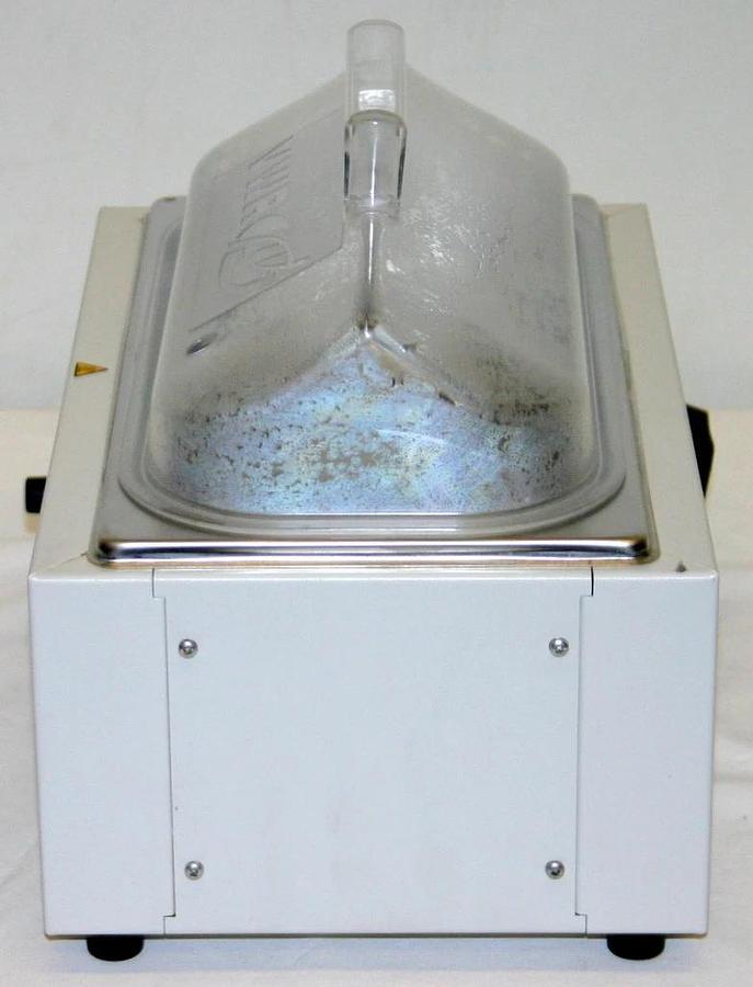 Used VWR DIGITAL WATER BATH, CATALOG # 89032-212, 2L CAPACITY