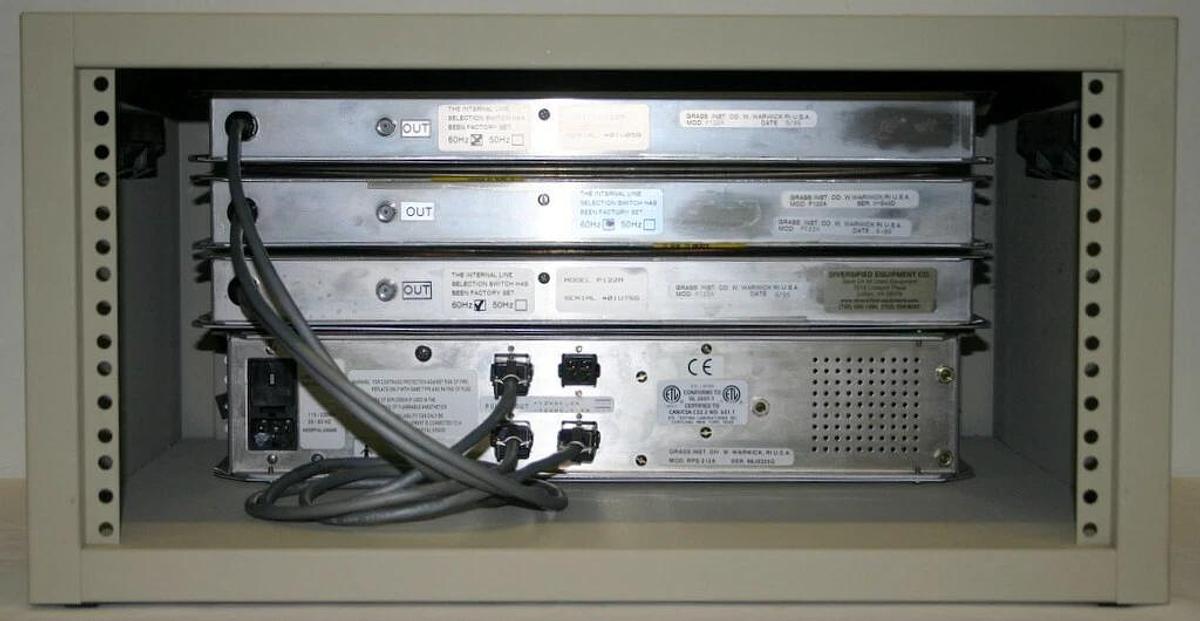 Used ASTRO-MED GRASS RPS-212A POWER SUPPLY AND P122A STRAIN GAGE