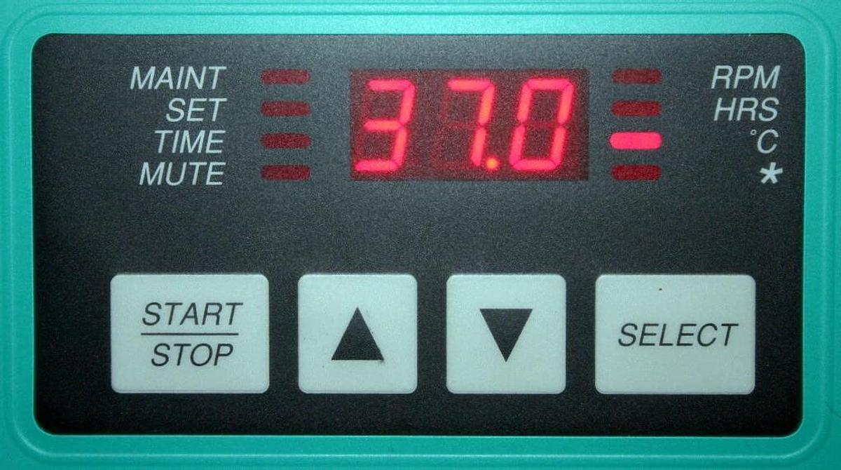 NEW BRUNSWICK SCIENTIFIC EPPENDORF REFRIGERATED INCUBATOR SHAKER, MODEL I2500KC