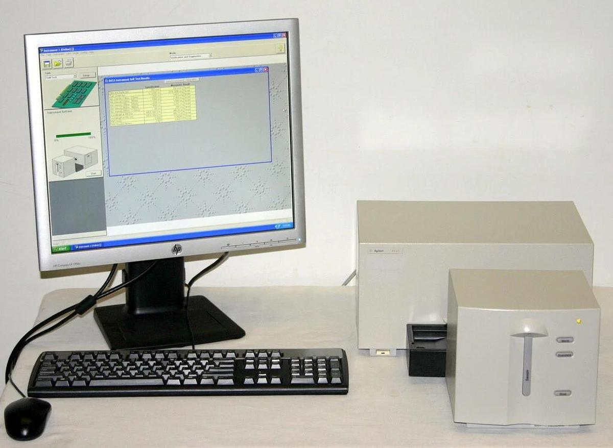 AGILENT / HP 8453 UV-VIS SPECTROPHOTOMETER G1103A WITH SINGLE CELL HOLDER