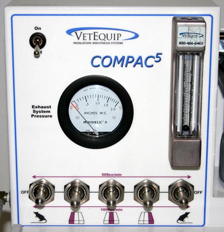 Used VETEQUIP ANESTHESIA SYSTEM, MODEL COMPAC 5 WITH ISOFLURANE VAPORIZER