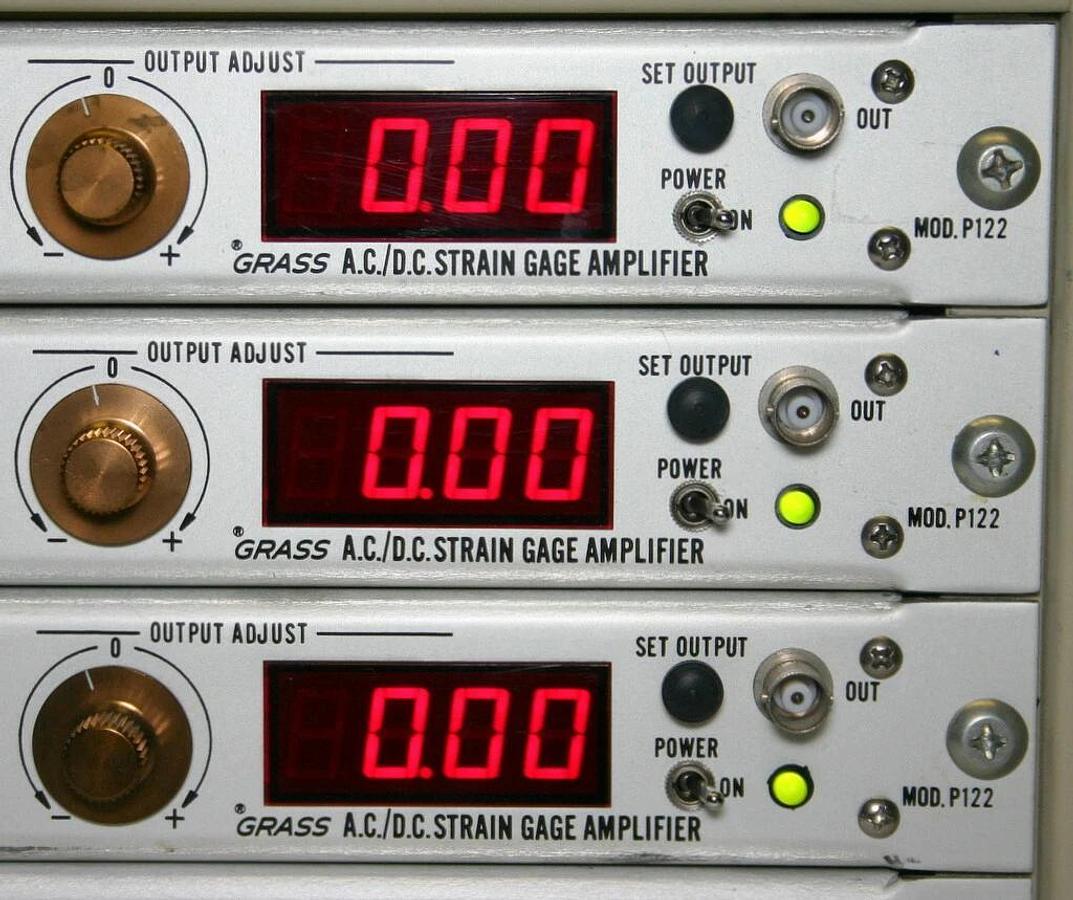 Used ASTRO-MED GRASS RPS-212A POWER SUPPLY AND P122A STRAIN GAGE