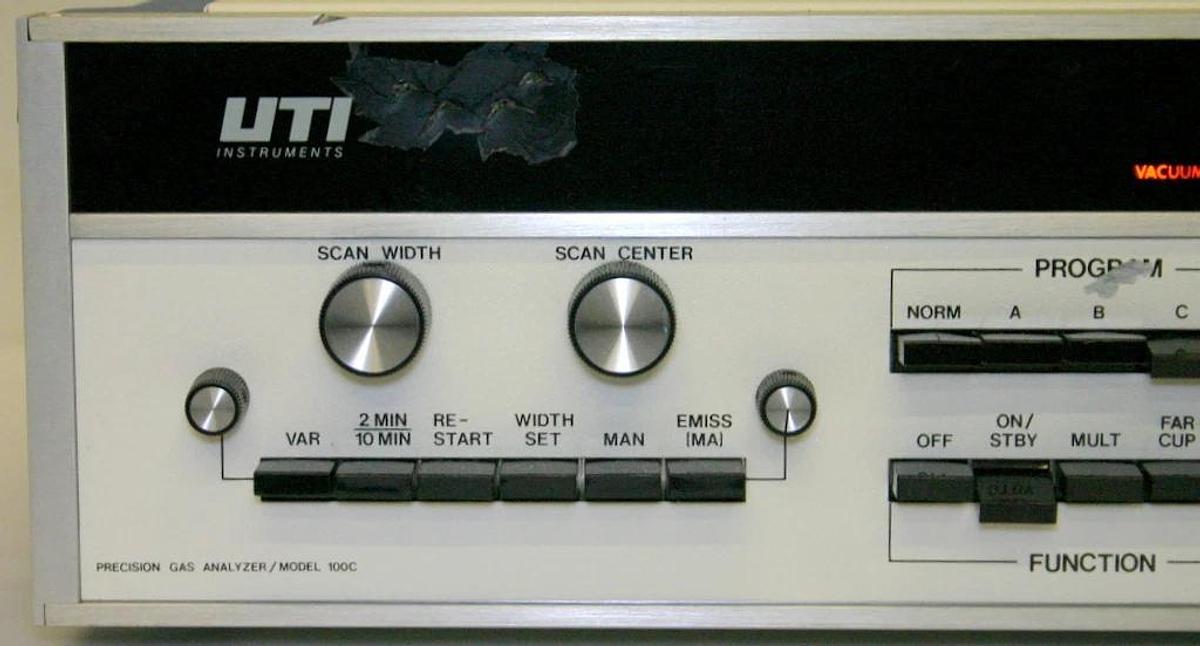Used UTI PRECISION GAS ANALYZER CONTROL UNIT, RF GENERATOR & SPECTRALINK, MODEL 100C