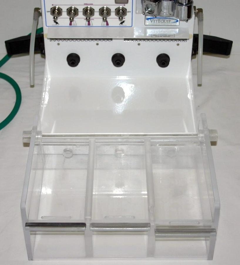 Used VETEQUIP ANESTHESIA SYSTEM, MODEL COMPAC 5 WITH ISOFLURANE VAPORIZER