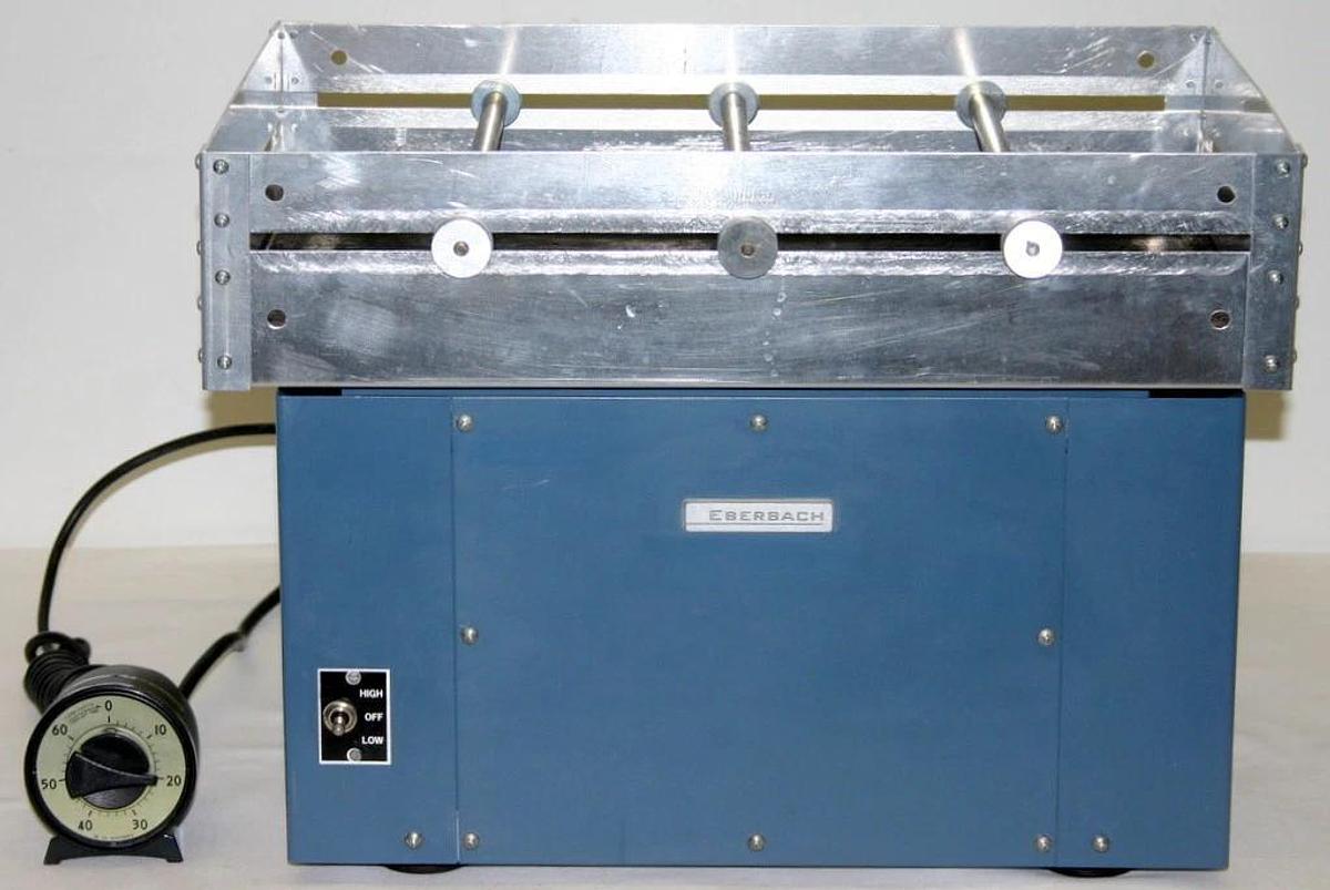 Used EBERBACH CONTINUOUS DUTY BENCHTOP SHAKER, MODEL 6010 WITH BOX CARRIER & TIMER