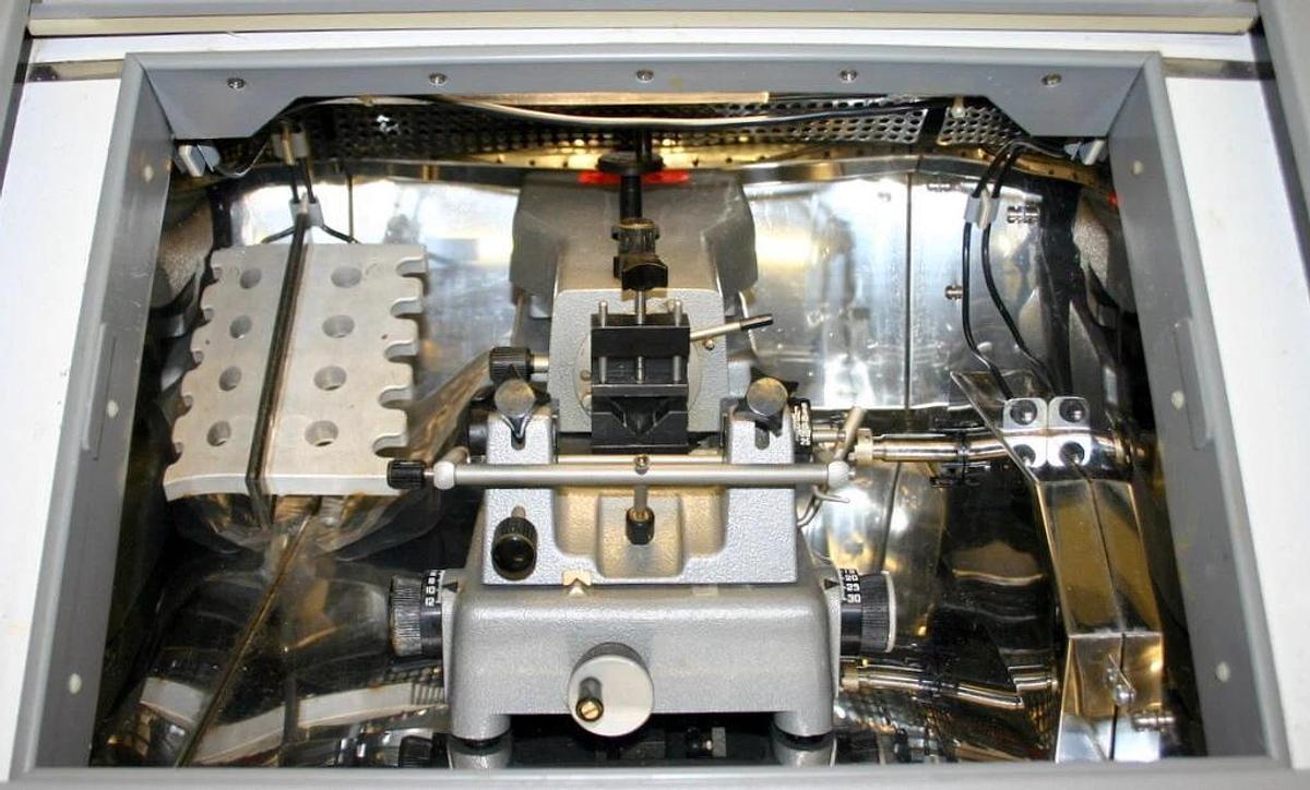 Used BRIGHT HACKER CRYOSTATS, MODEL OTF