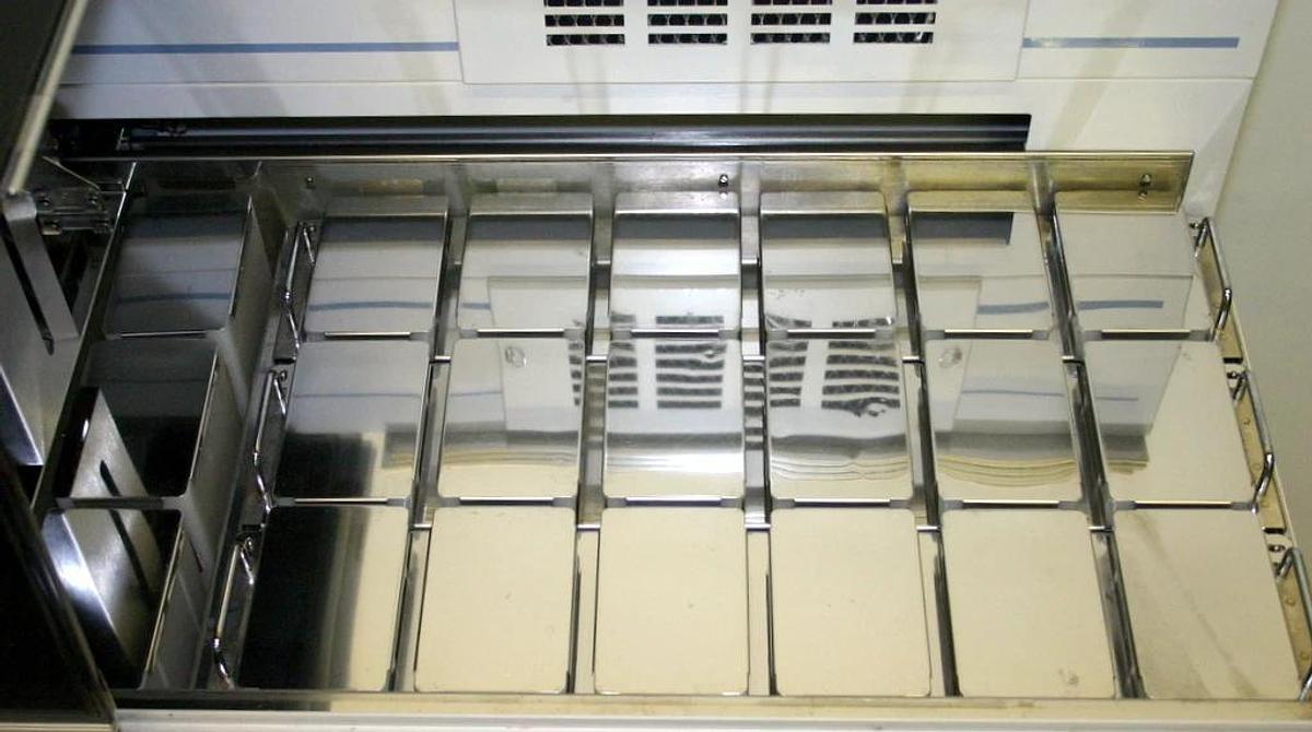 Used SHANDON MULTI-PROGRAM ROBOTIC SLIDE STAINER, MODEL VARISTAIN XY