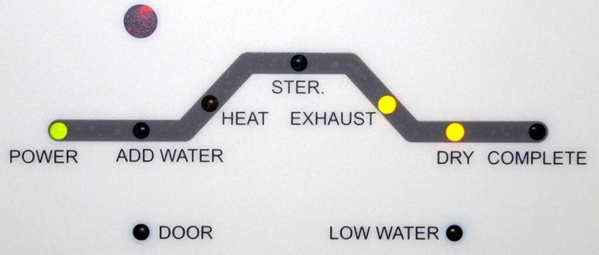 FISHER SCIENTIFIC AUTOMATIC STEAM STERILIZER, AUTOCLAVE, MODEL STERILELITE 24