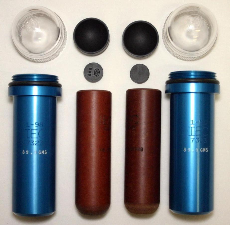 Used IEC SEALED SHIELDS, MODEL 7323, TUBE CAPACITY 15 ML, MATCHED WEIGHTS