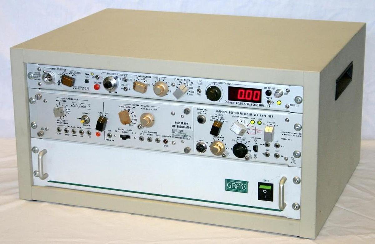 Used ASTRO-MED GRASS P122 STRAIN GAGE, 7DA AMPLIFIERS & 7P20C