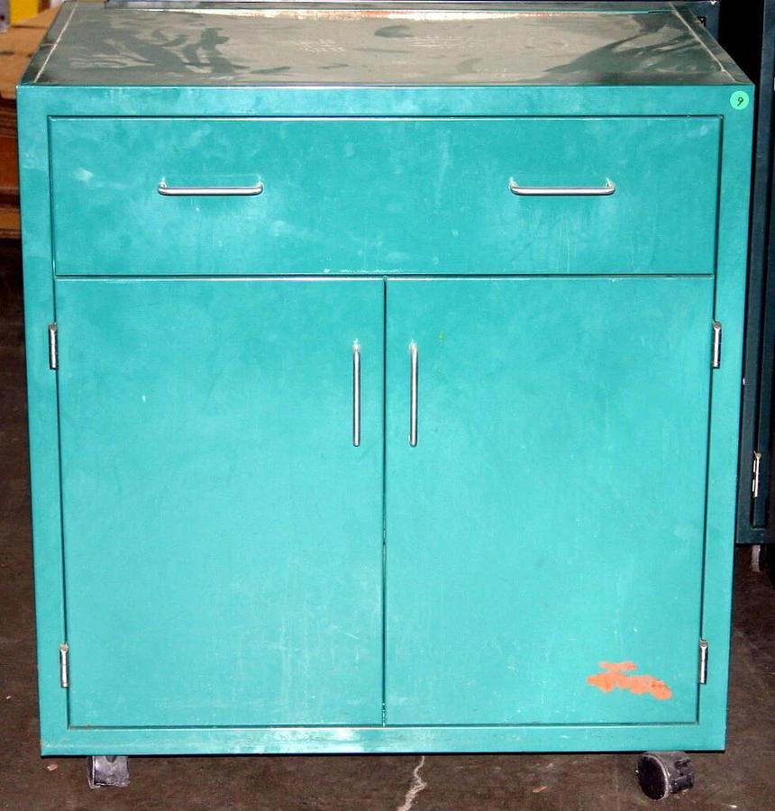 Used LF SYSTEMS LABORATORY CABINETS, CASEWORK, 48.5 FEET, $125 PER FOOT, HAMILTON