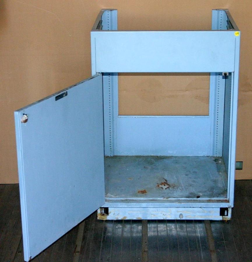 Used HAMILTON KEWAUNEE LABORATORY SINK BASE CABINETS & EPOXY SINKS, 21 FEET, $150/FT