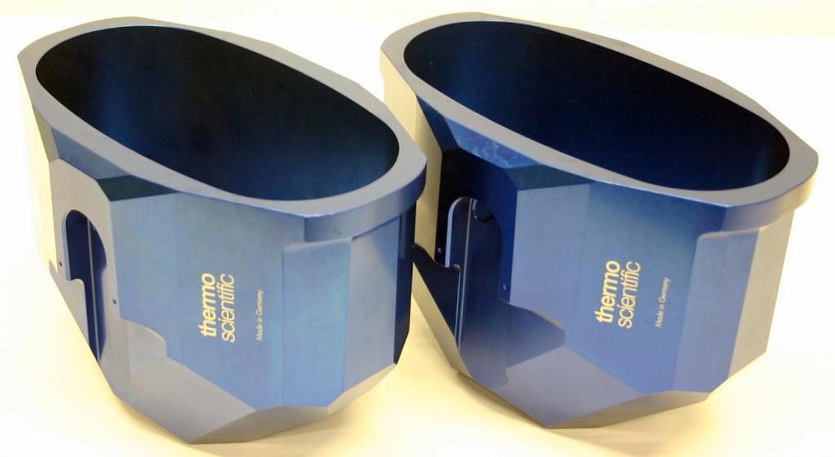 THERMO SCIENTIFIC 2000ML BIOS OVAL SWINGING BUCKET, MODEL 75003964, SET OF TWO