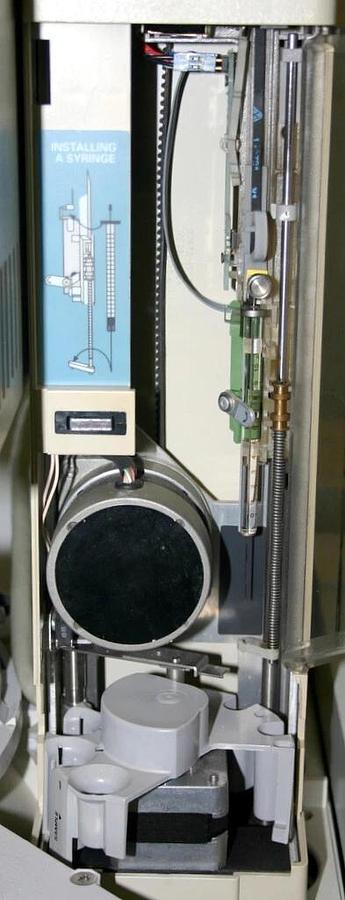 Used HEWLETT PACKARD AGILENT 6890 SERIES GAS CHROMATOGRAPH, INJECTOR & SAMPLE TRAY