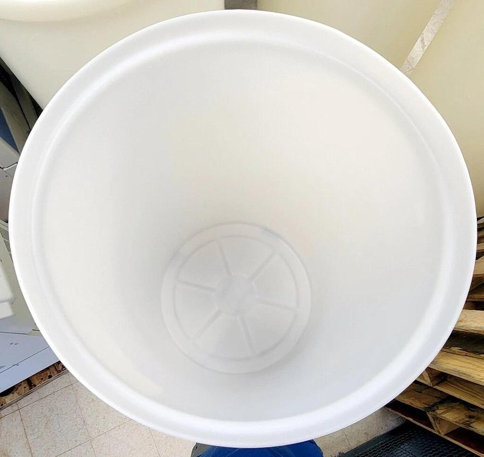 Used THERMO NALGENE HEAVY DUTY CYLINDRICAL LLDPE TANK WITH COVER, MODEL 11100-0150