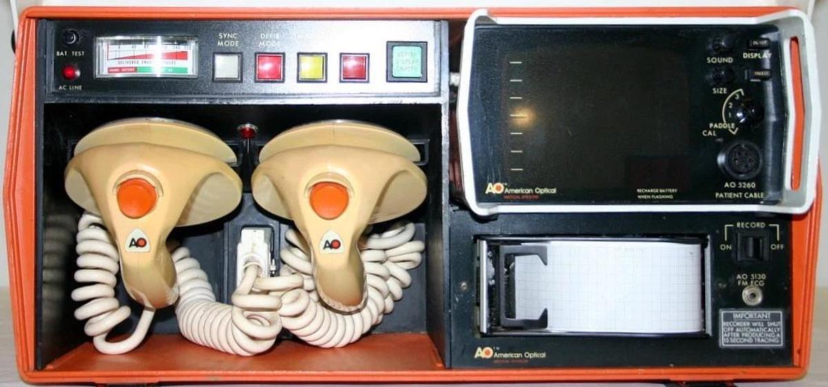 Used AMERICAN OPTICAL AO PULSAR 4 LOWN CARDIORESUSCITATION SYSTEM