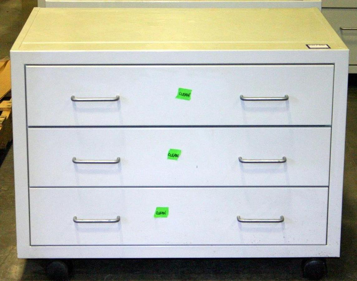 Used LF SYSTEMS LABORATORY CABINETS, CASEWORK, INCLUDES WHEELS