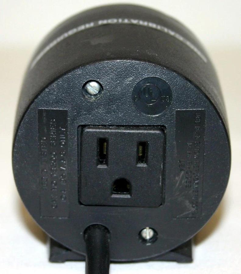 Used EBERBACH CONTINUOUS DUTY BENCHTOP SHAKER, MODEL 6010 WITH BOX CARRIER & TIMER