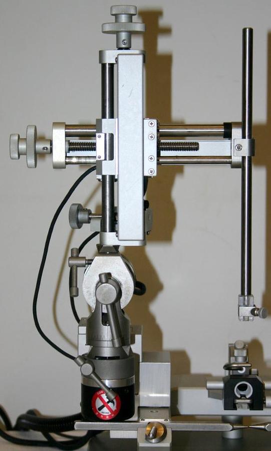 LEICA BENCHMARK HARVARD ANGLE ONE DIGITAL INSTRUMENT WITH ANESTHESIA MASK