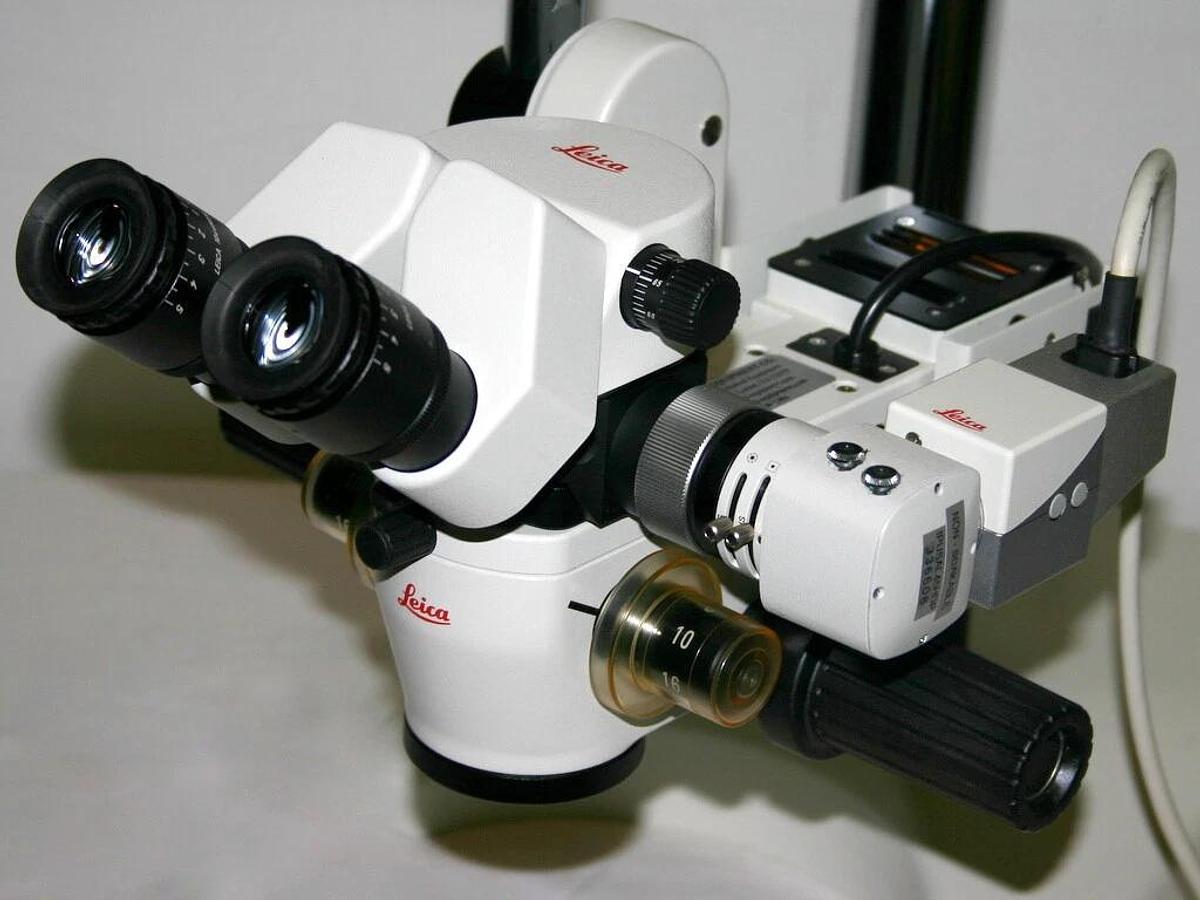 LEICA TABLETOP STEREO MICROSCOPE, MODEL M651 WITH CAMERA