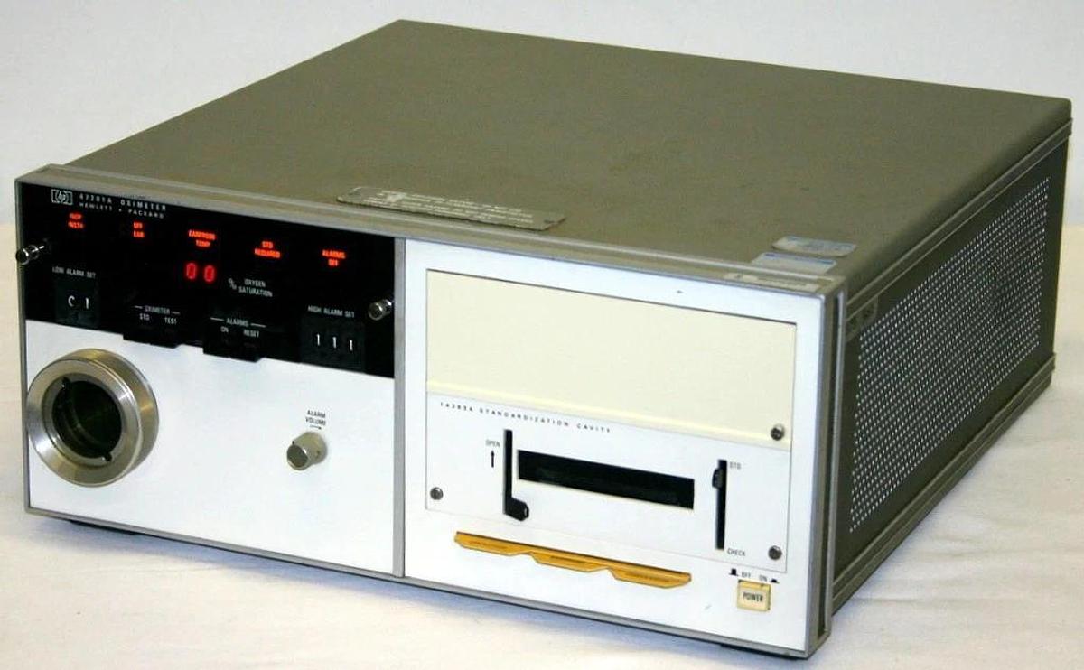 Used HEWLETT PACKARD 8-WAVELENGTH EAR OXIMETER, MODEL 47201A