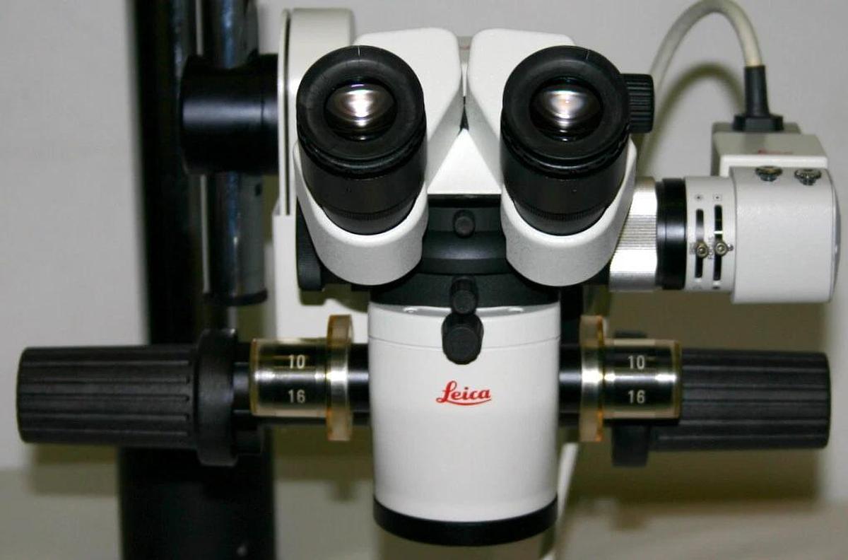 LEICA TABLETOP STEREO MICROSCOPE, MODEL M651 WITH CAMERA