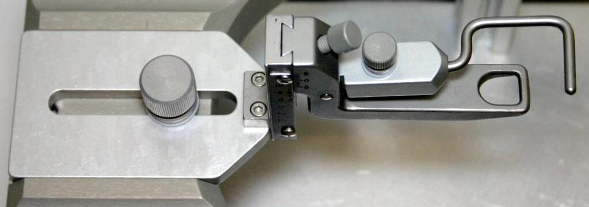 KOPF SMALL ANIMAL STEREOTAXIC INSTRUMENT, MODEL 900 WITH GUINEA PIG ADAPTOR