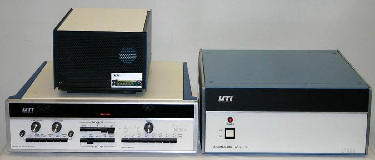 Used UTI PRECISION GAS ANALYZER CONTROL UNIT, RF GENERATOR & SPECTRALINK, MODEL 100C