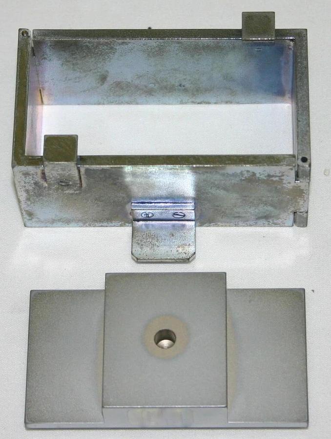 Used LEICA SPECIMEN STAGE 0022 50103 WITH EMBEDDING FRAME 0022 50123, 40 x 80 x 60 MM