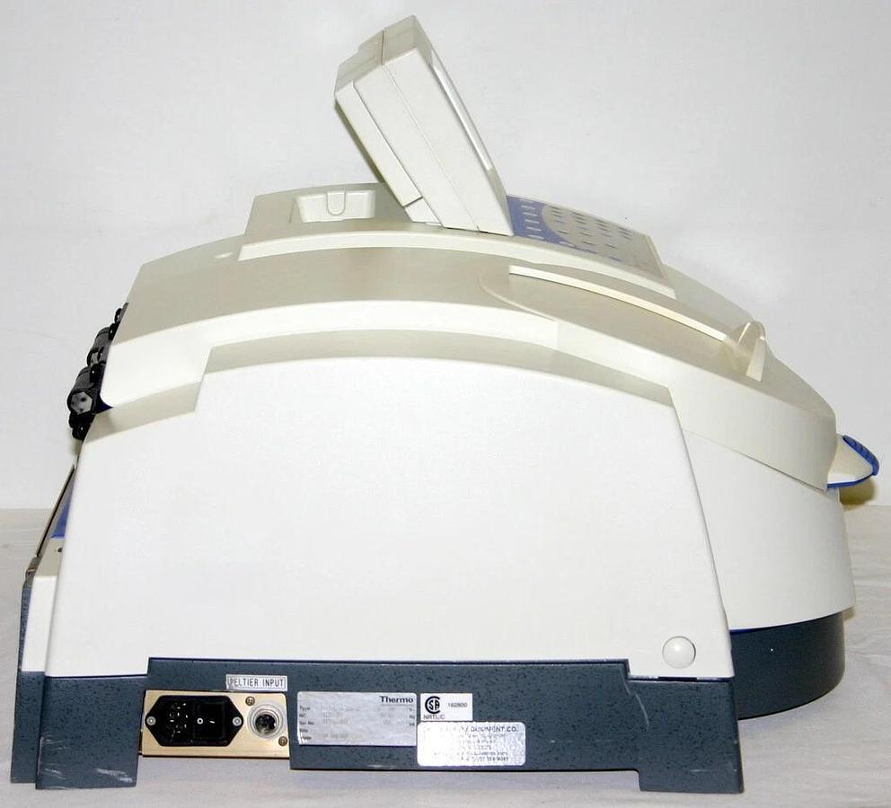 Used THERMO ELECTRON NICOLET VISIBLE SPECTROPHOTOMETER, MODEL EVOLUTION 300 LC