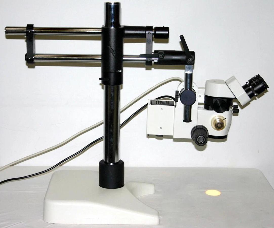 LEICA TABLETOP STEREO MICROSCOPE, MODEL M651 WITH CAMERA