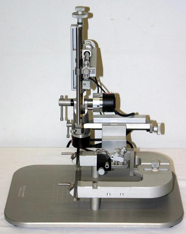 LEICA BENCHMARK HARVARD ANGLE ONE DIGITAL INSTRUMENT WITH ANESTHESIA MASK