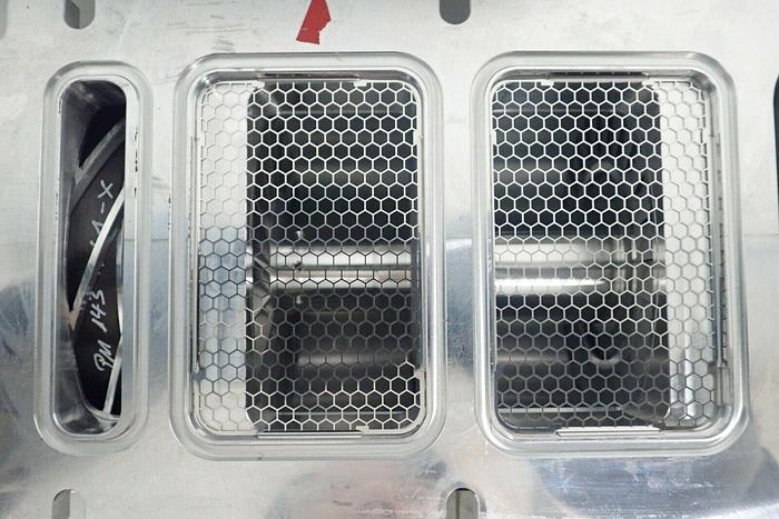 Used Pfeiffer SplitFlow 270 3P Agilent G2571-80210 Vacuum Pump with Controller TC 400