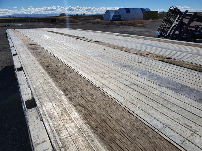 Used 2000 Ravens 48' x 96" Flatbed Trailer