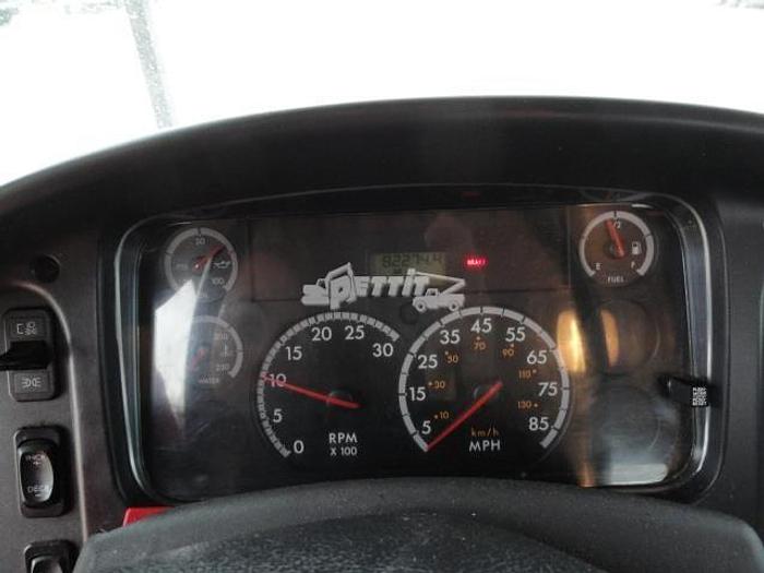 Used 2011 FREIGHTLINER BUSINESS CLASS M2 106