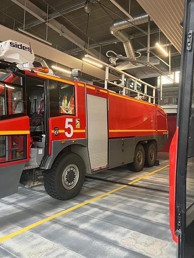 D'occasion 2014 Fire truck SIDES - AirBusinessGSE