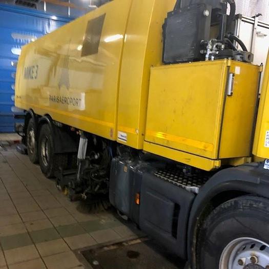 D'occasion Runway Sweeper John Beam 14000