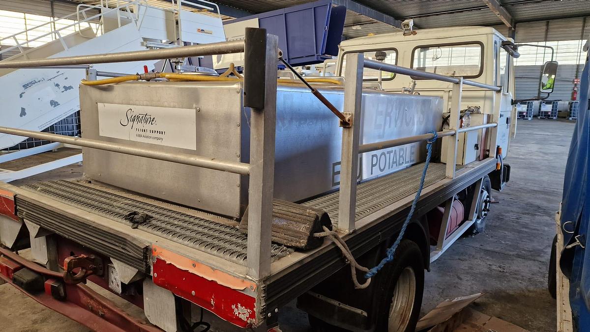 D'occasion 1990 SOVAM Renault Water truck