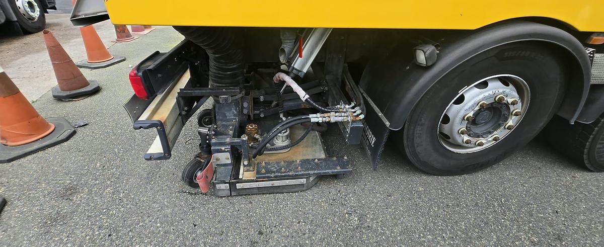 D'occasion Runway Sweeper John Beam 14000 on Scania Chassis