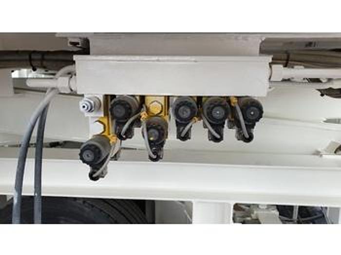 Used 2006 Aircraft cargo loader loader Trepel 70W