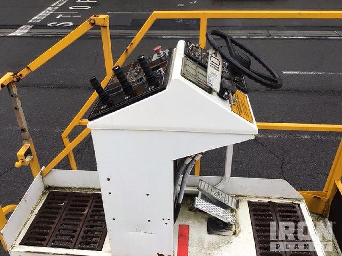 D'occasion 1991 Aircraft cargo loader FMC Lower Deck Loader Commander 15 Standard