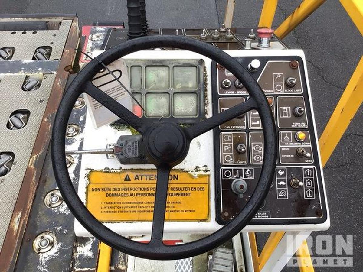 D'occasion 1991 Aircraft cargo loader FMC Lower Deck Loader Commander 15 Standard