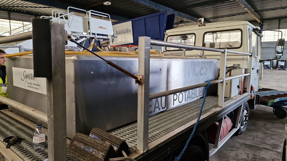 D'occasion 1990 SOVAM Renault Water truck