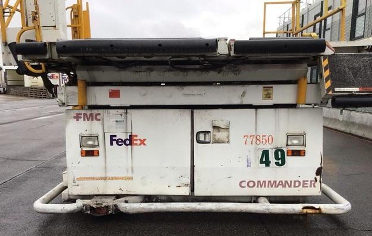D'occasion 1991 Aircraft cargo loader FMC Lower Deck Loader Commander 15 Standard