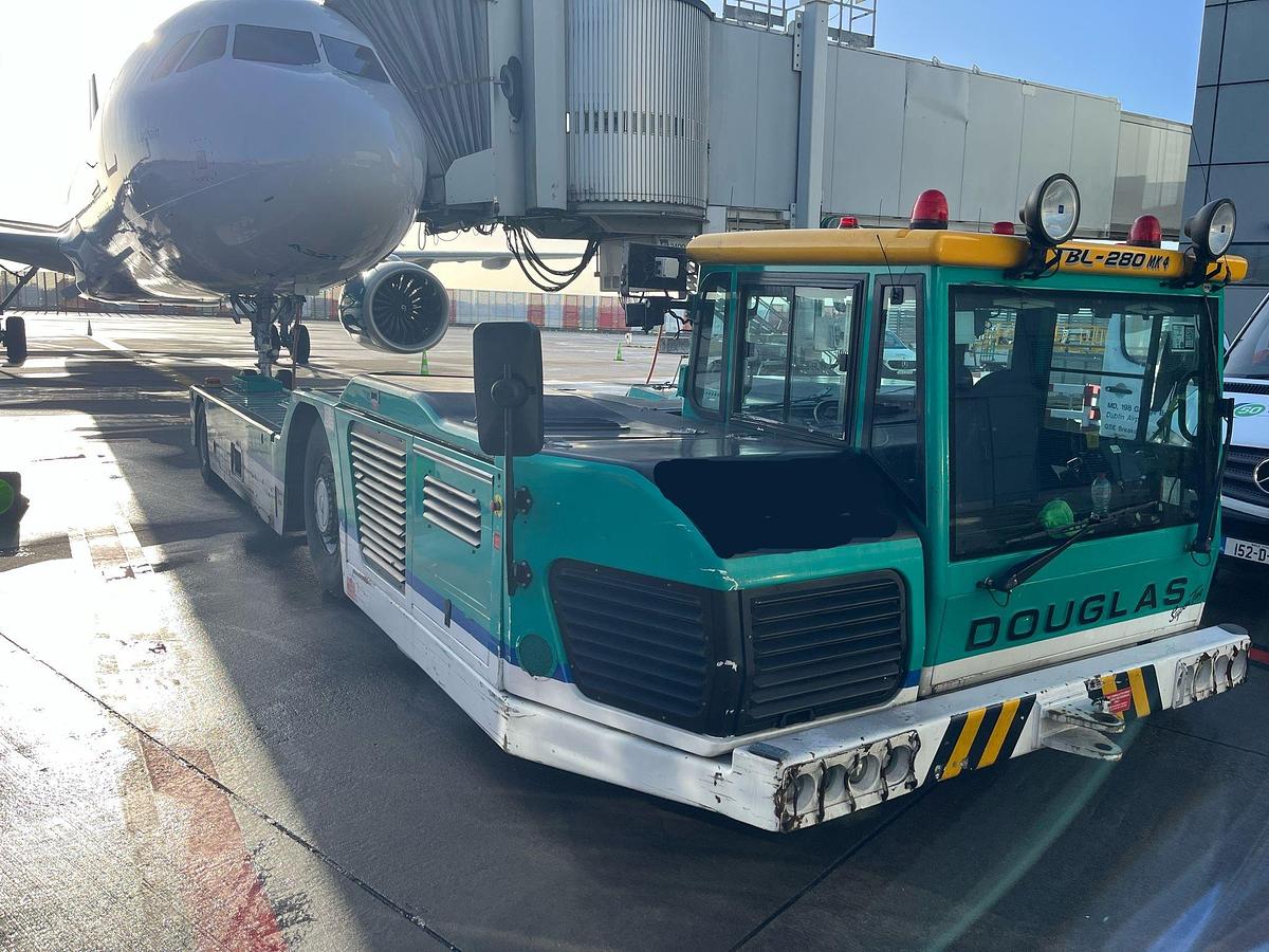 D'occasion 2001 AirBusiness GSE - Douglas TBL280