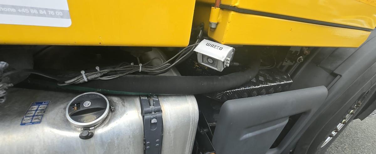 D'occasion Runway Sweeper John Beam 14000 on Scania Chassis