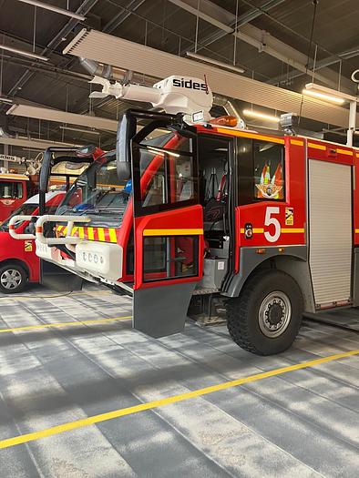 D'occasion 2014 Fire truck SIDES - AirBusinessGSE