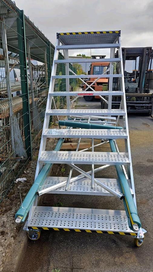 D'occasion ABG SuperPuma Maintenance Stairs