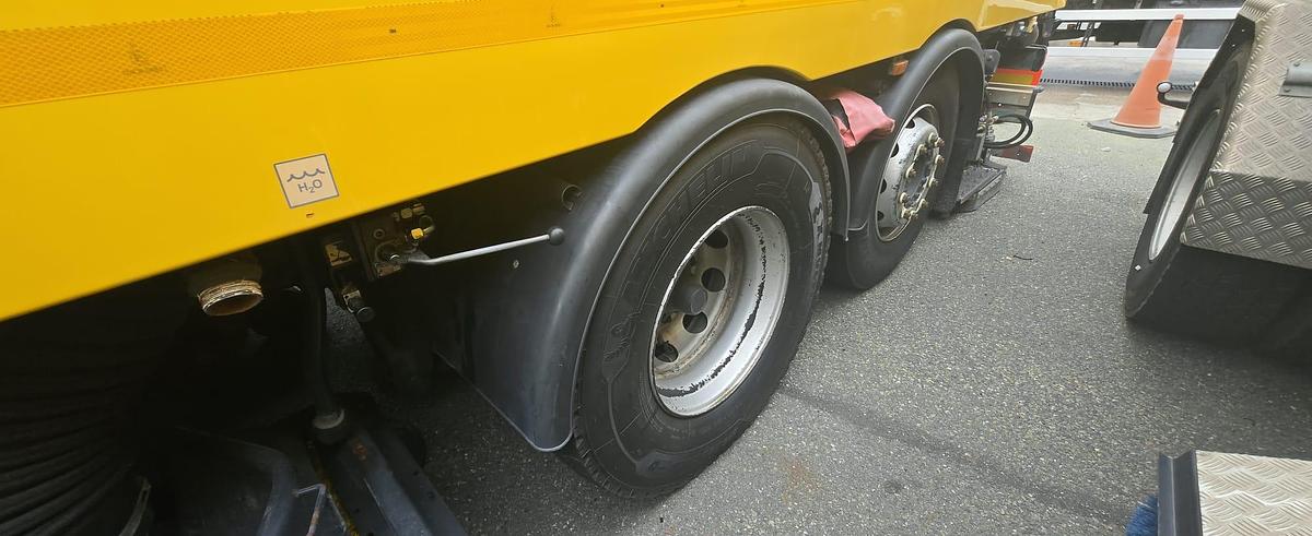 D'occasion Runway Sweeper John Beam 14000 on Scania Chassis